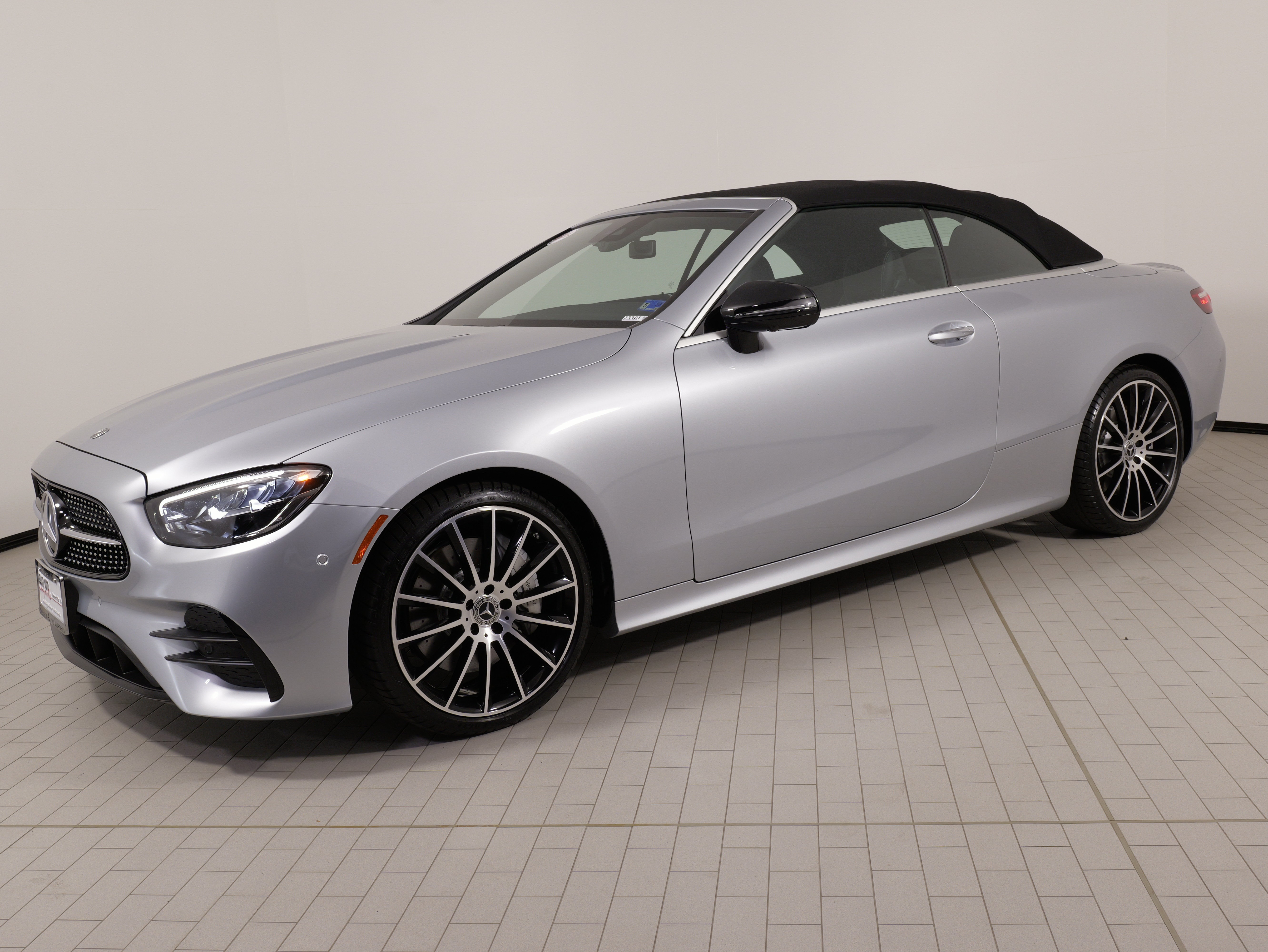 Used 2023 Mercedes-Benz E 450 Cabriolet image 3