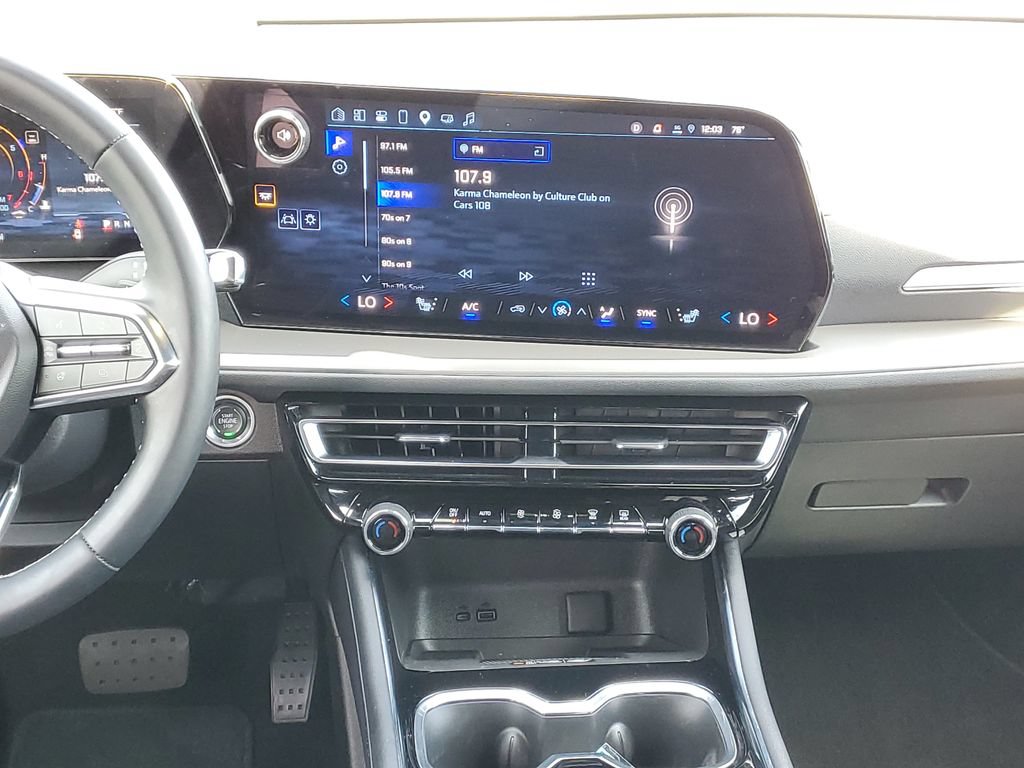 Used 2025 Chevrolet Traverse LT w/ Driver Confidence Package FWD image 26