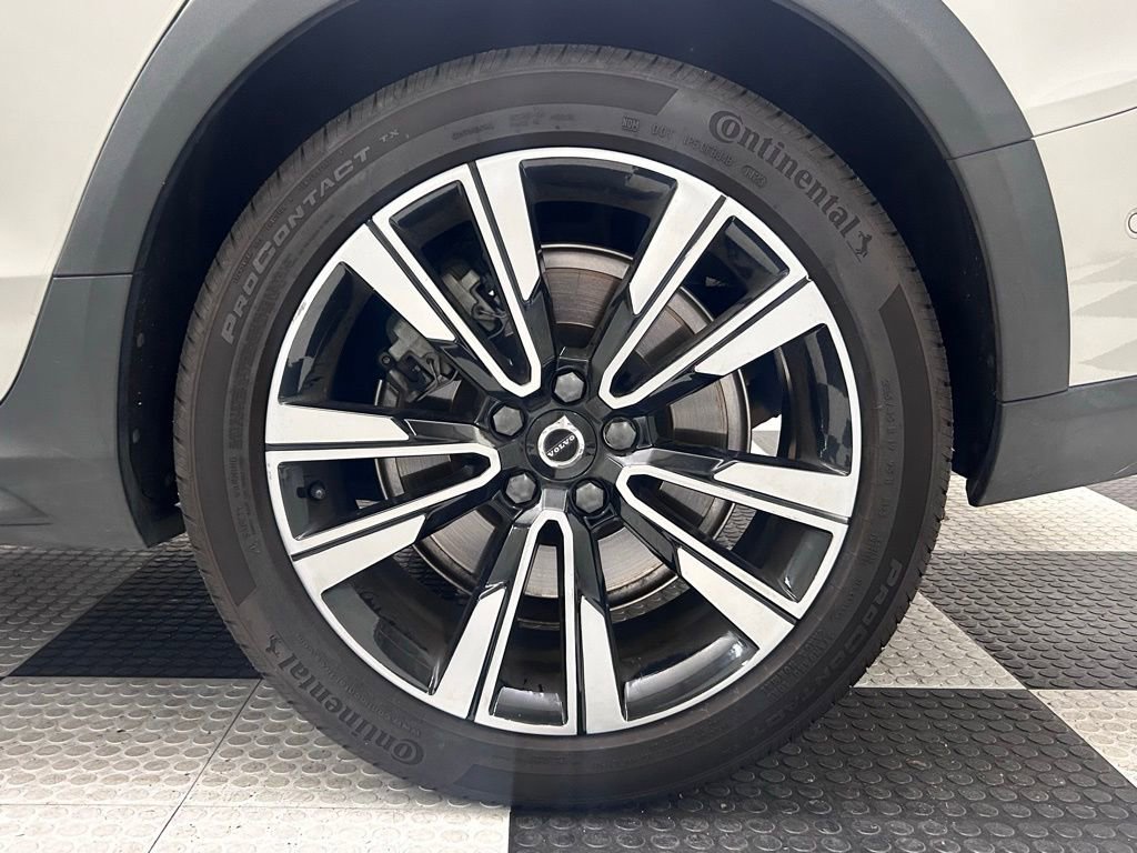 Used 2020 Volvo V60 T5 Cross Country AWD/4WD image 8
