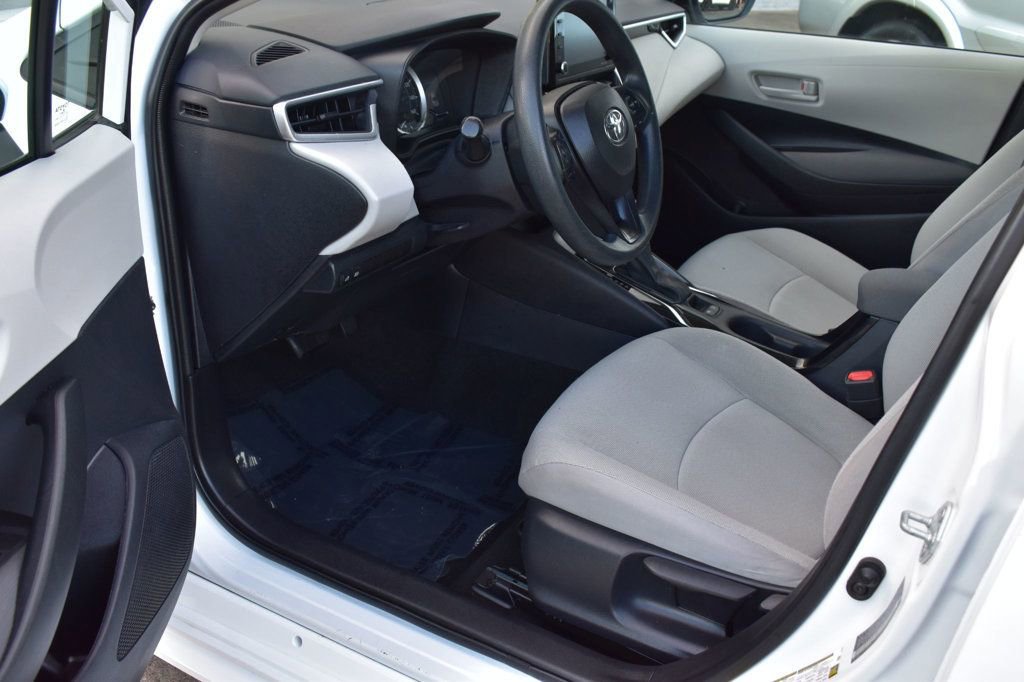 Used 2022 Toyota Corolla LE image 16