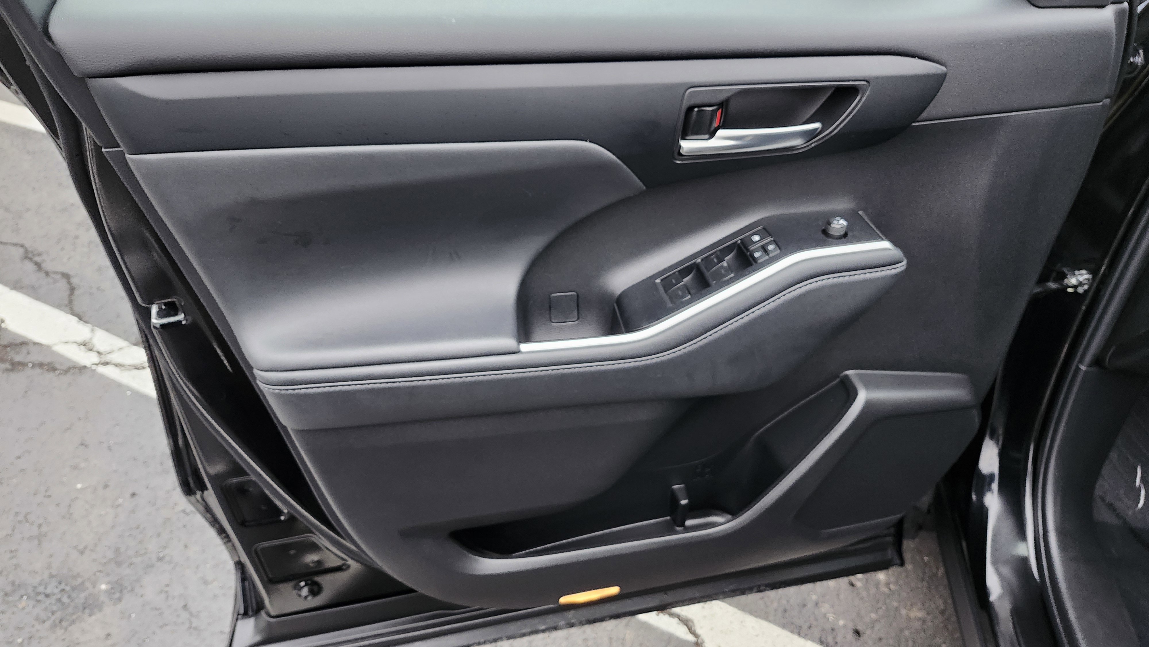 Used 2022 Toyota Highlander XLE image 30