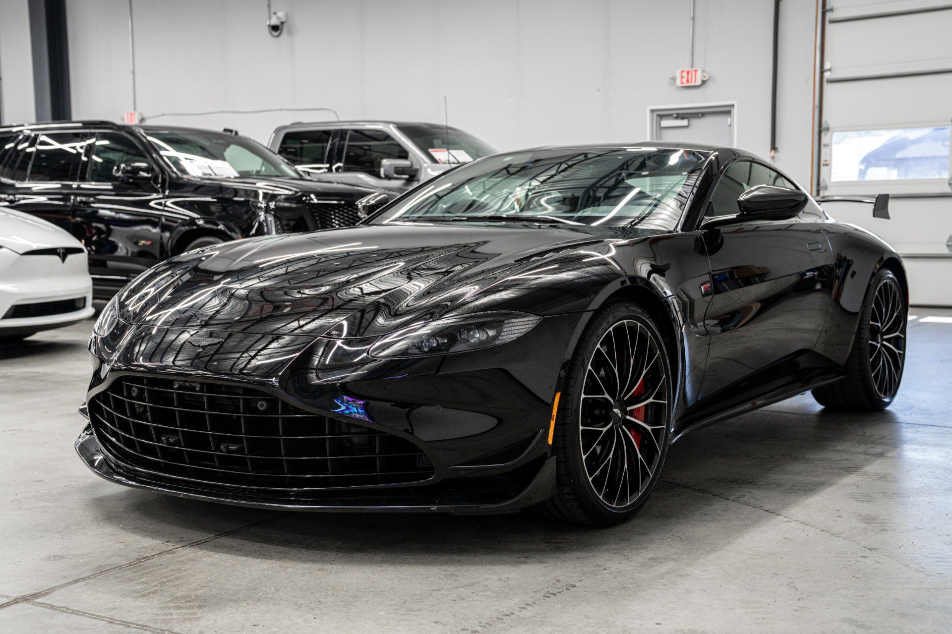 Used 2023 Aston Martin V8 Vantage Coupe RWD image 5