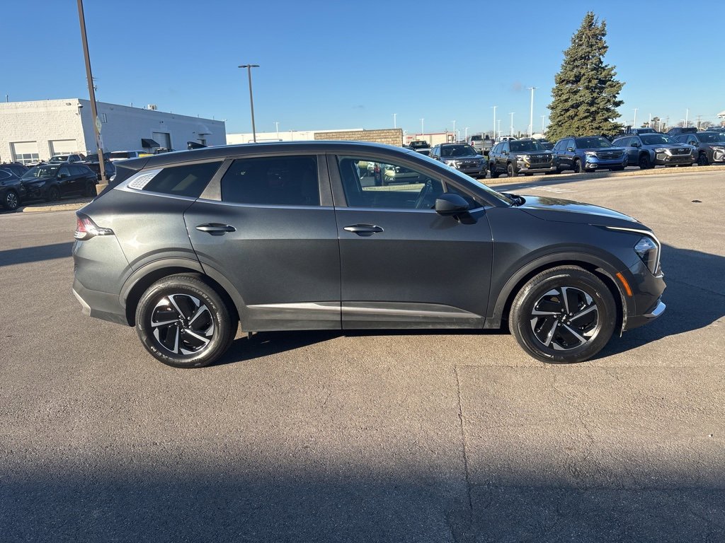 Used 2023 Kia Sportage LX image 2