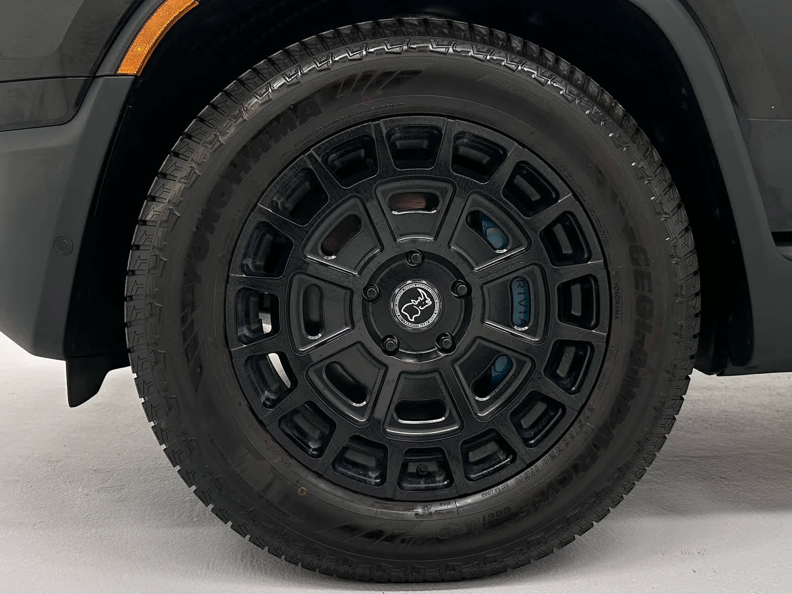 Used 2026 Rivian R1S Premium image 9