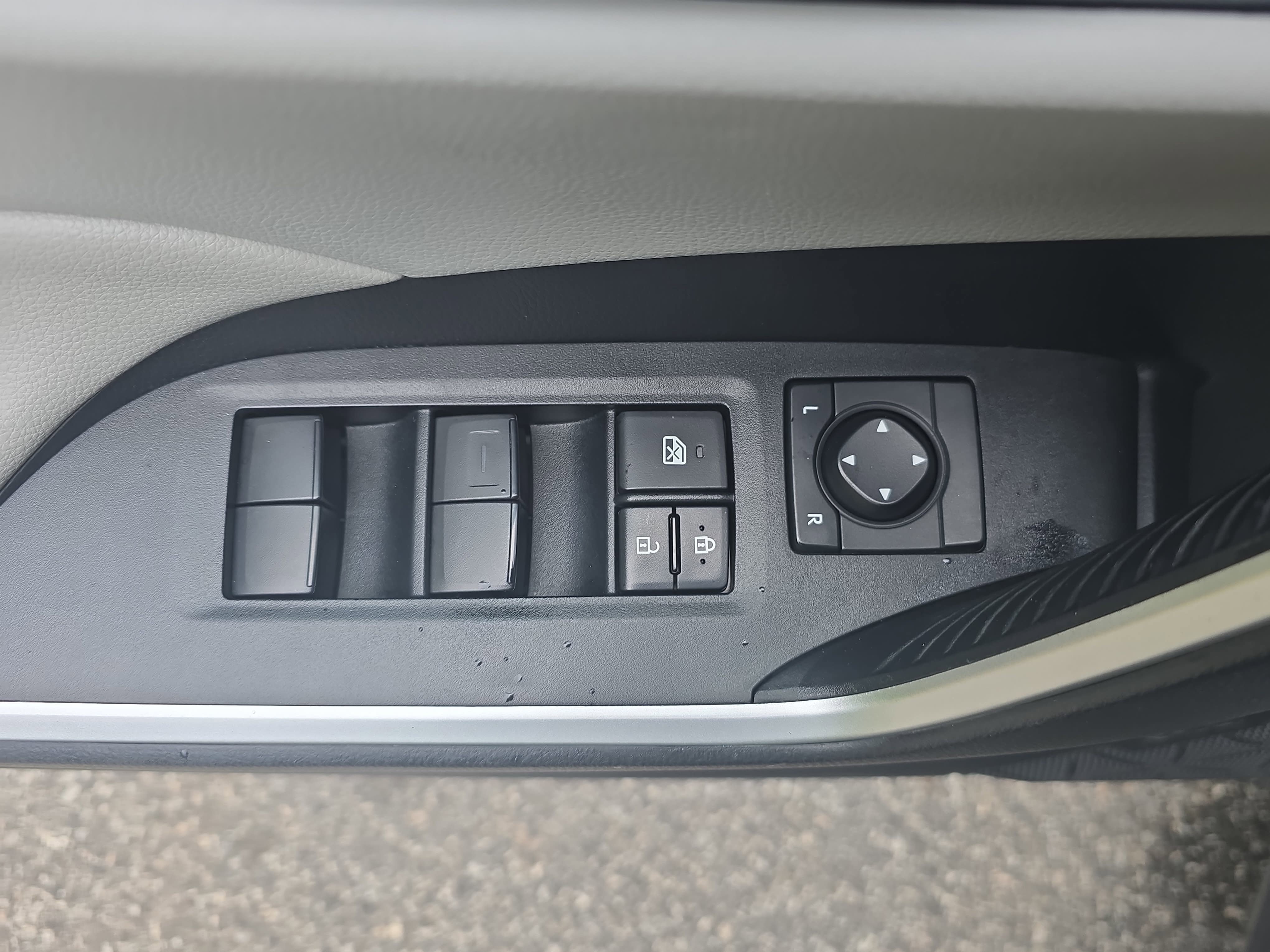 Used 2020 Toyota RAV4 XLE w/ Convenience Package AWD/4WD image 27