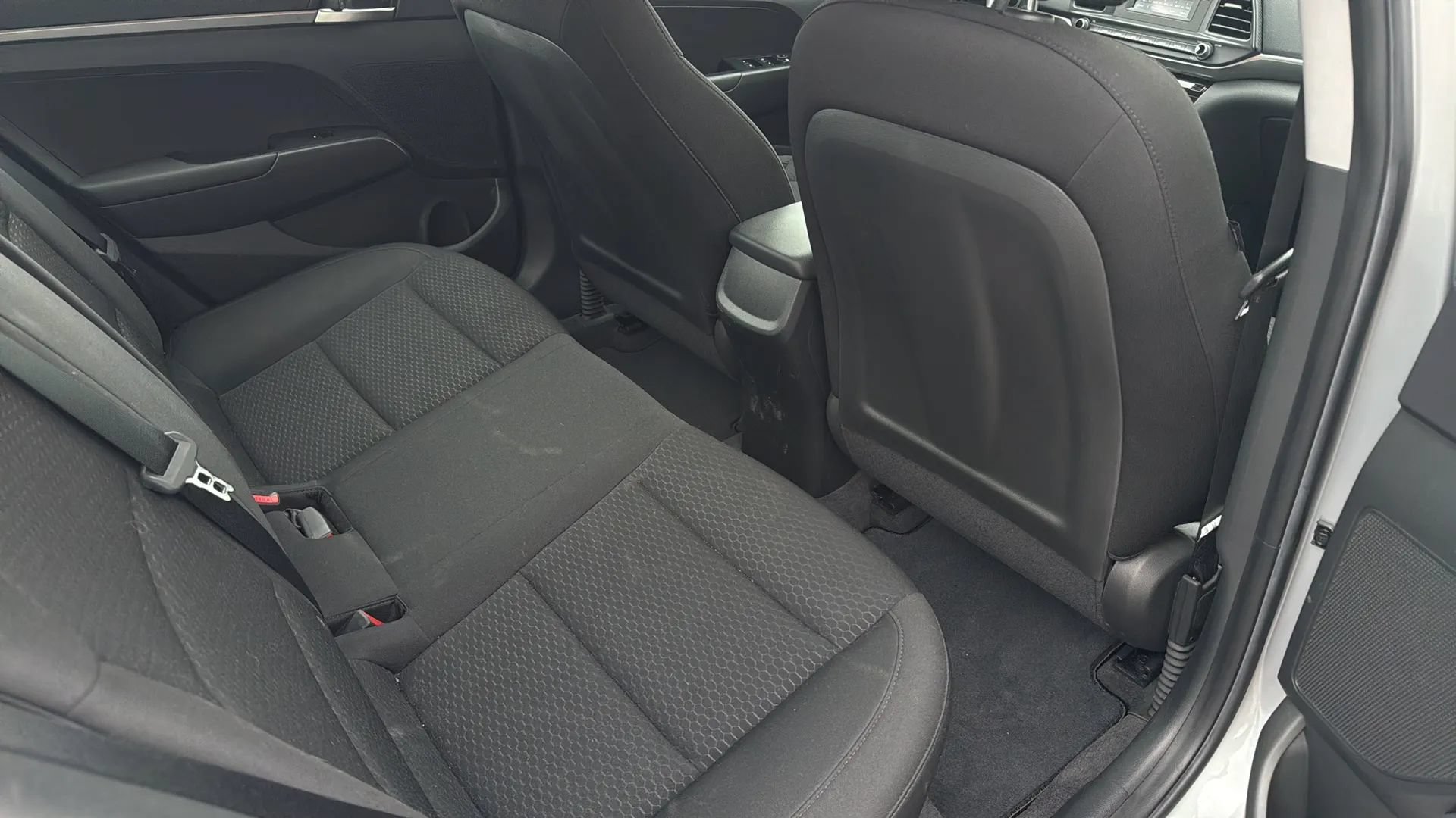 Used 2020 Hyundai Elantra SE w/ Cargo Package (C1) FWD image 14