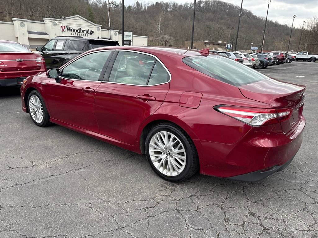Used 2020 Toyota Camry XLE w/ Sunroof Package image 3