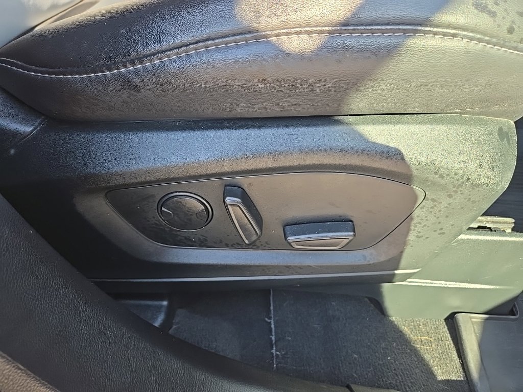 Used 2023 Ford Explorer XLT w/ Equipment Group 202A AWD/4WD image 18