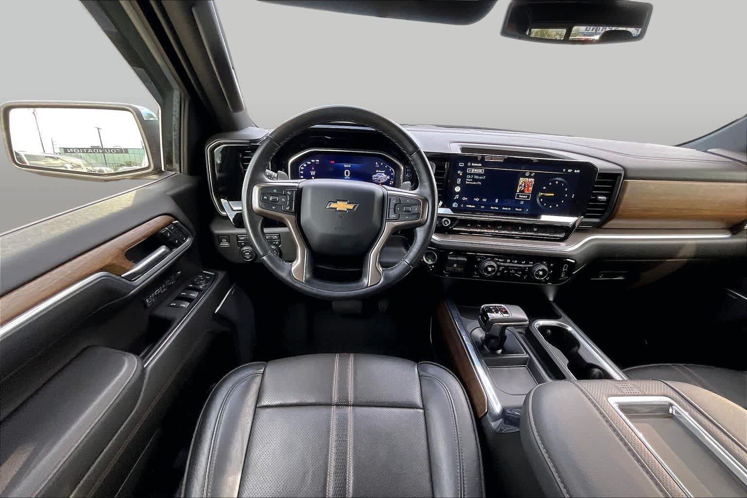 Used 2022 Chevrolet Silverado 1500 High Country w/ High Country Premium Package AWD/4WD image 6