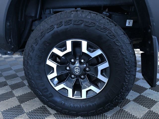 Certified 2022 Toyota Tacoma TRD Off-Road w/ TRD Premium Off Road Package AWD/4WD image 10
