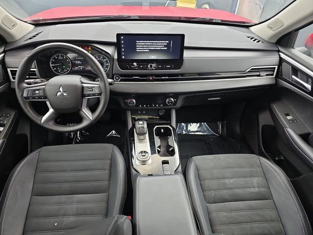 Used 2025 Mitsubishi Outlander SE image 21