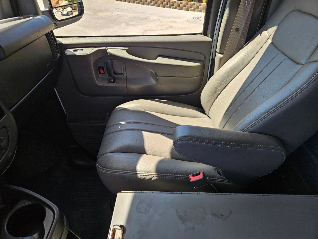 Used 2015 Chevrolet Express 2500 RWD image 14