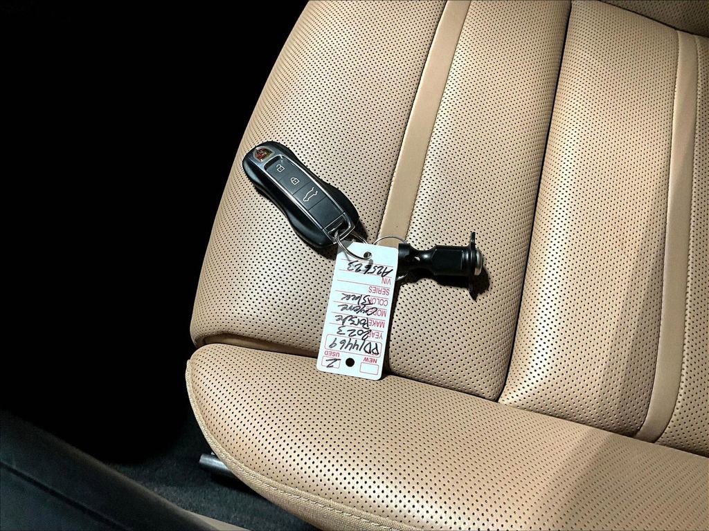 Certified 2023 Porsche Cayenne Platinum Edition AWD/4WD image 16