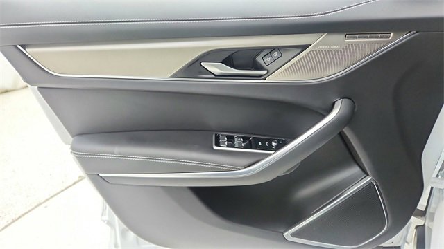 Used 2025 Jaguar F-PACE R-Dynamic S image 34