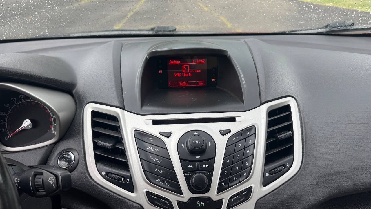 Used 2013 Ford Fiesta Titanium FWD image 13