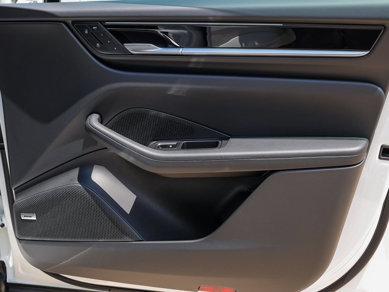 New 2025 Porsche Macan Electric image 26