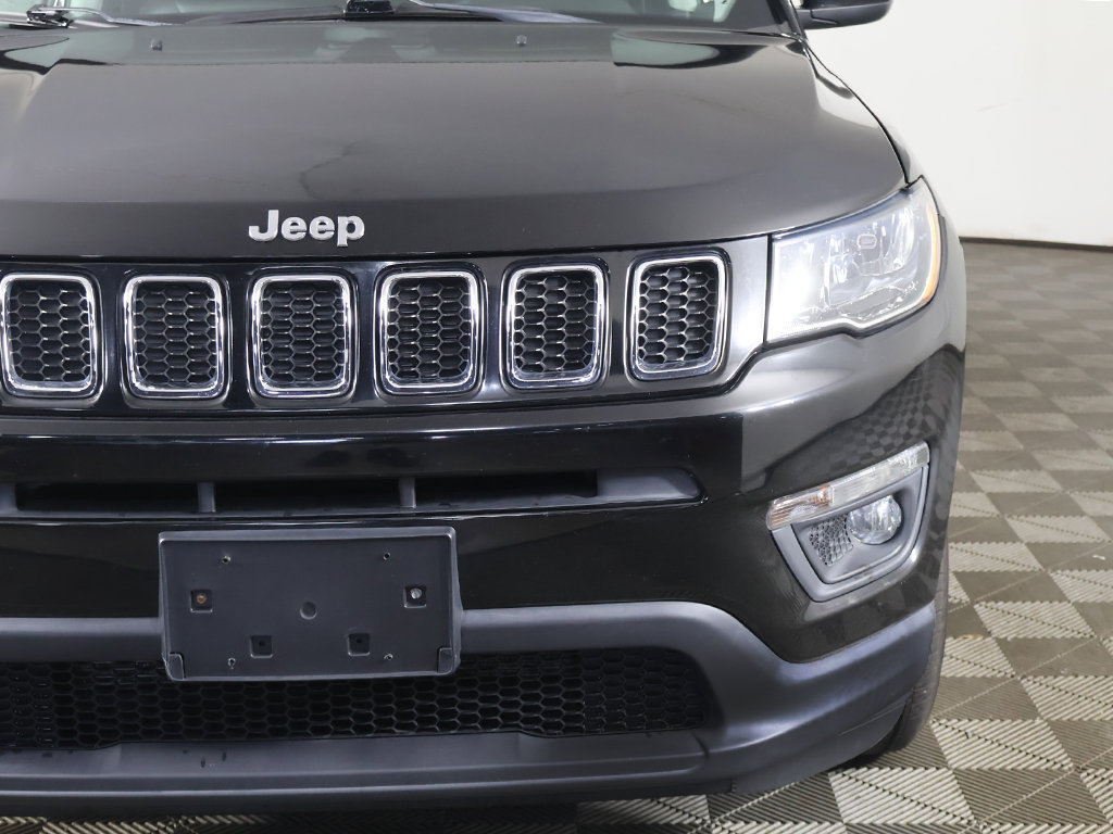 Used 2019 Jeep Compass Latitude w/ Cold Weather Group AWD/4WD image 12