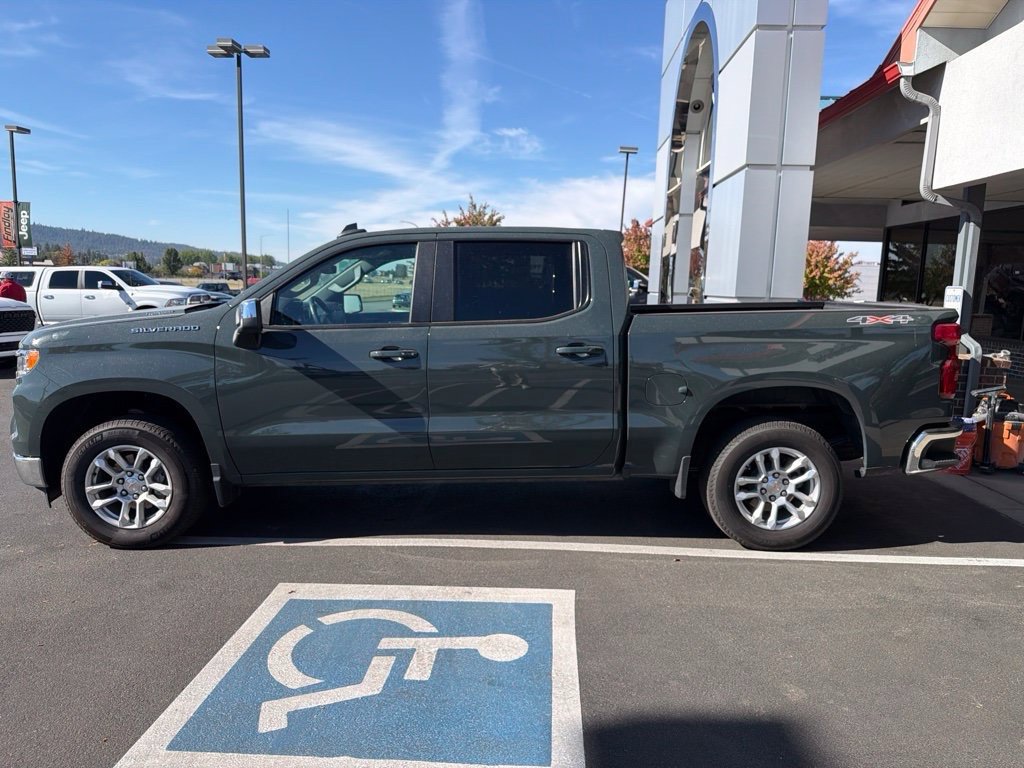 Used 2025 Chevrolet Silverado 1500 LT AWD/4WD image 8