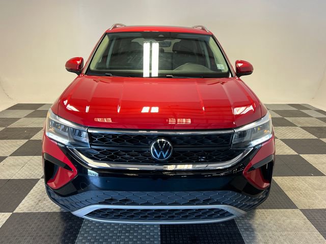 Certified 2023 Volkswagen Taos SE w/ Panoramic Sunroof Package FWD image 2
