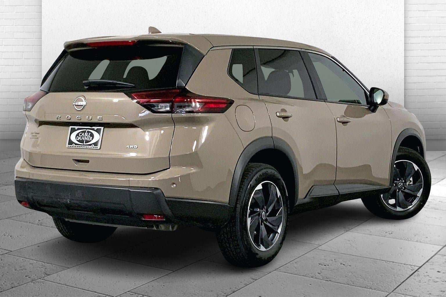 Used 2025 Nissan Rogue SV image 13