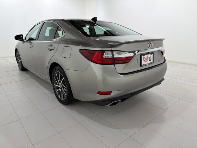 Used 2017 Lexus ES 350 w/ Luxury Package FWD image 3