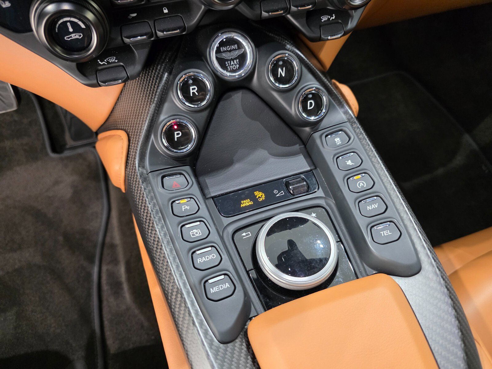 Used 2023 Aston Martin V8 Vantage Coupe image 15