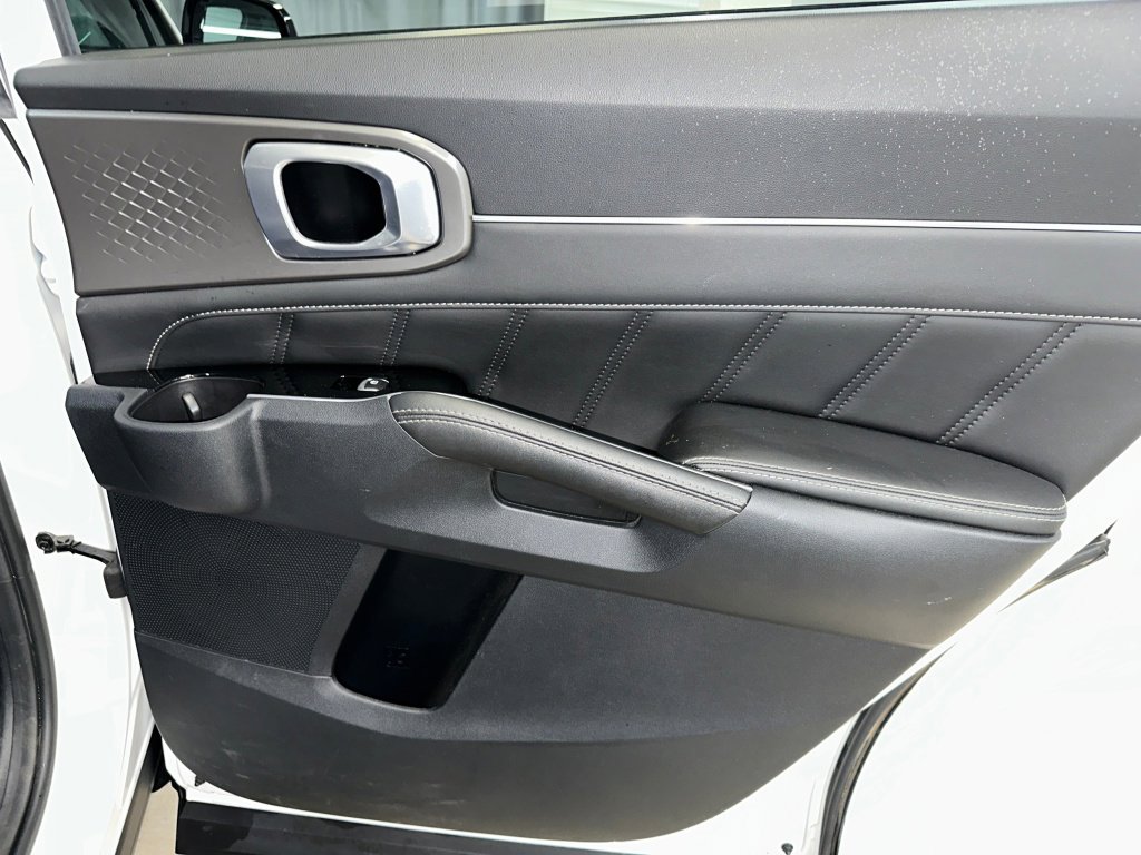 Used 2023 Kia Sorento SX image 28