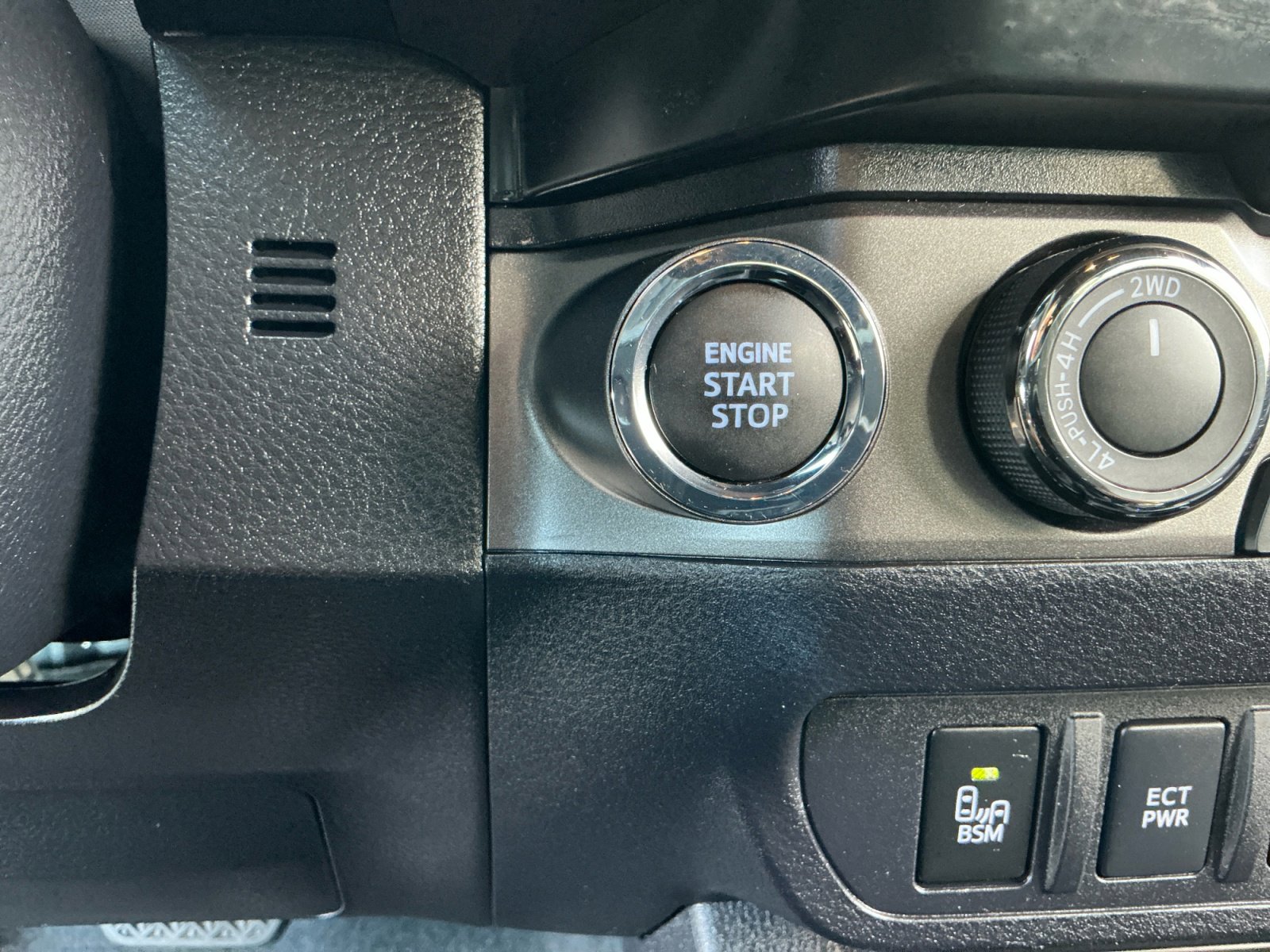 Used 2023 Toyota Tacoma TRD Off-Road image 30