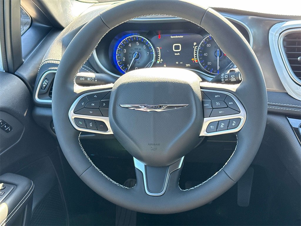 New 2026 Chrysler Pacifica Select image 12