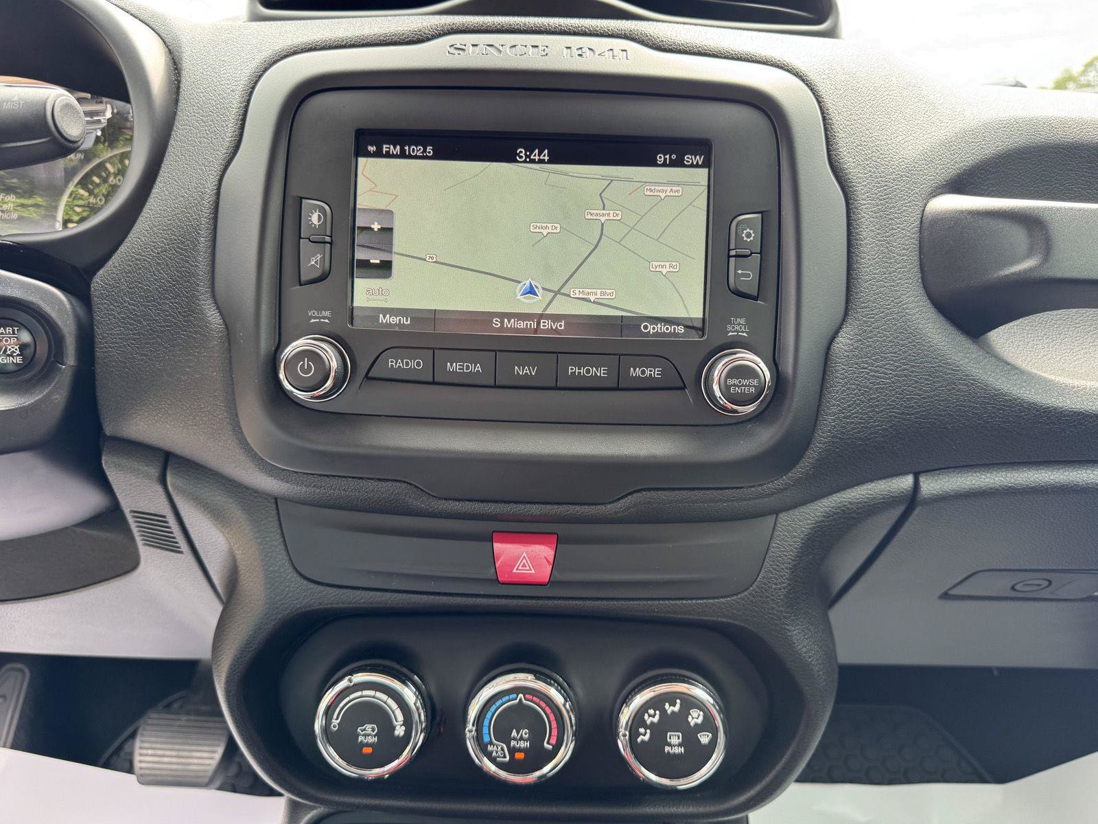 Used 2016 Jeep Renegade Trailhawk AWD/4WD image 4