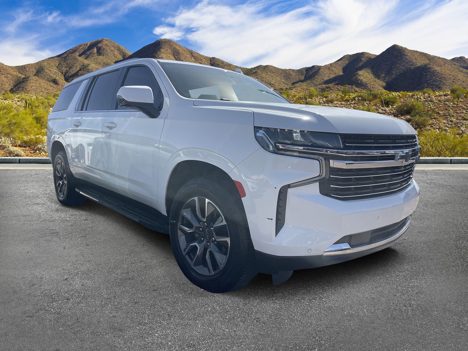 Used 2022 Chevrolet Suburban LT w/ LT Signature Plus Package RWD image 3