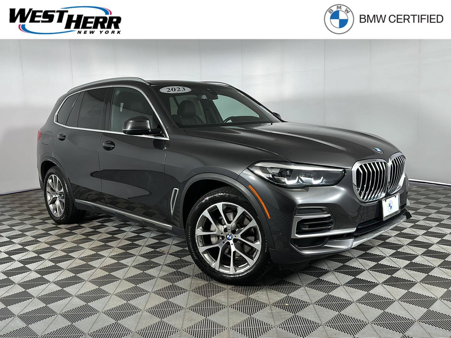 Used 2023 BMW X5 xDrive40i w/ Parking Assistance Package AWD/4WD image 1
