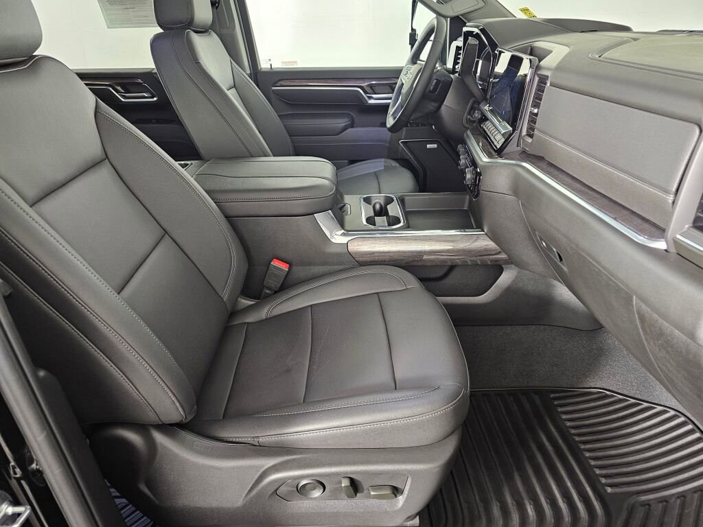 Used 2025 Chevrolet Silverado 3500 LTZ w/ LTZ Plus Package image 40