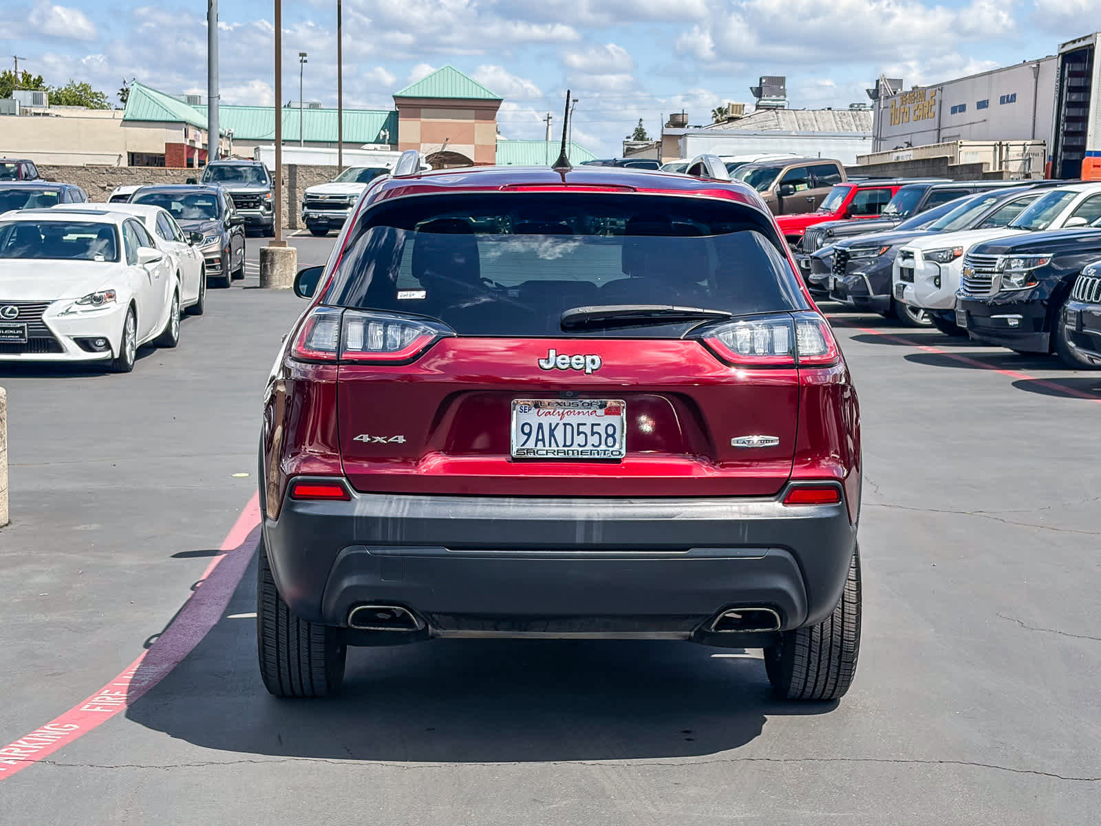 Used 2019 Jeep Cherokee Latitude Plus w/ Cold Weather Group AWD/4WD image 3