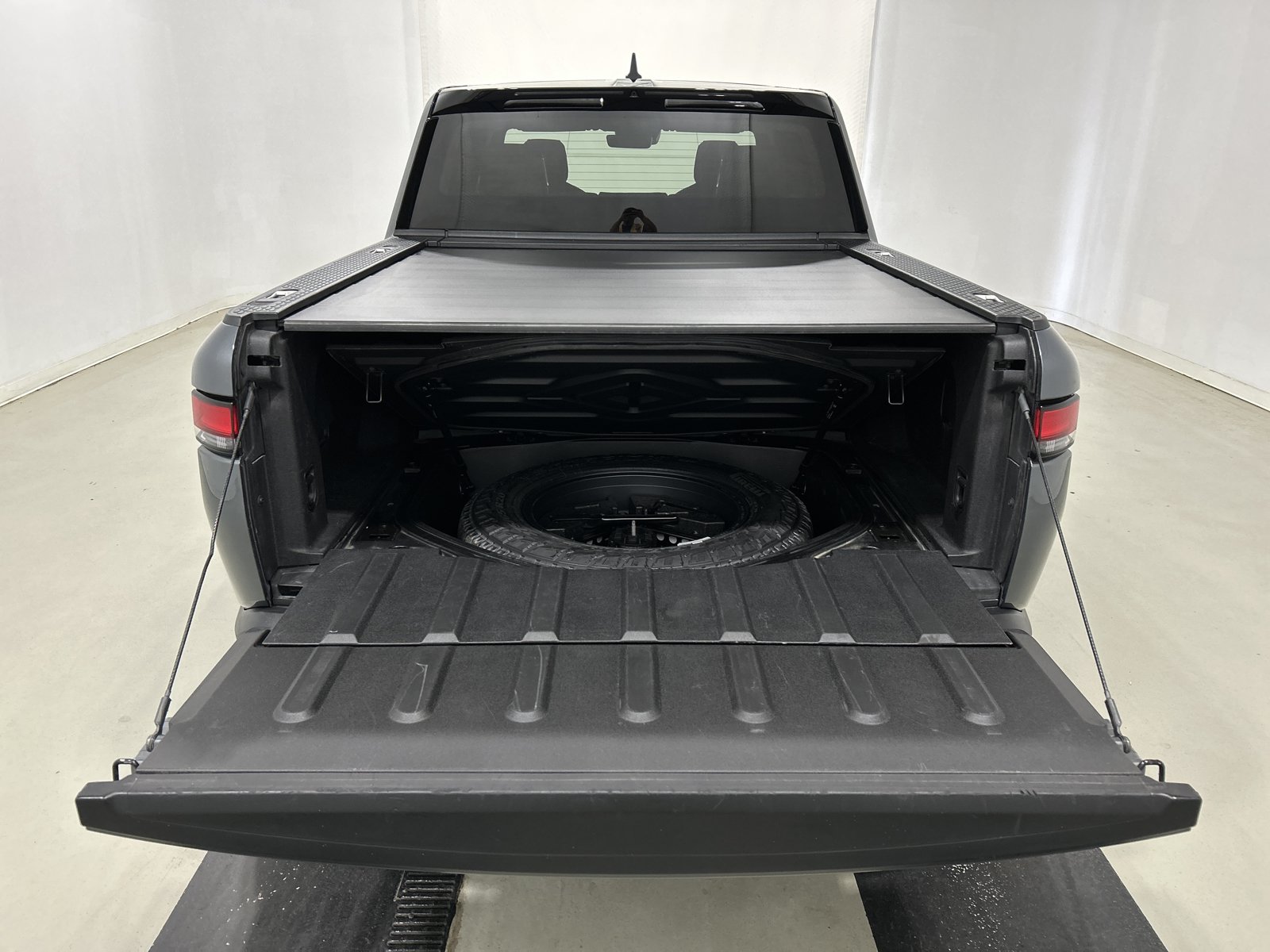 Used 2024 Rivian R1T Adventure AWD/4WD image 15