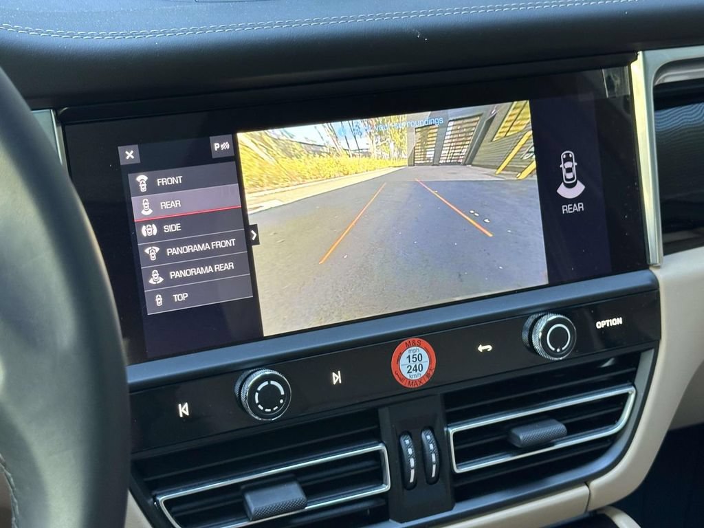 Certified 2025 Porsche Macan AWD/4WD image 27