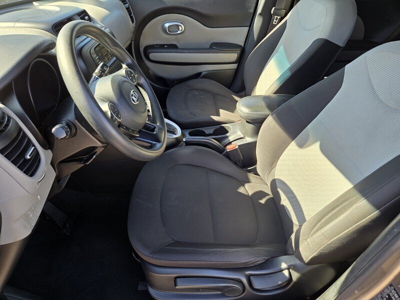 Used 2017 Kia Soul FWD image 11