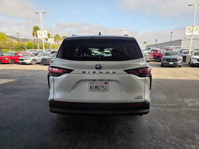 Used 2021 Toyota Sienna XLE w/ XLE Plus Package FWD image 11