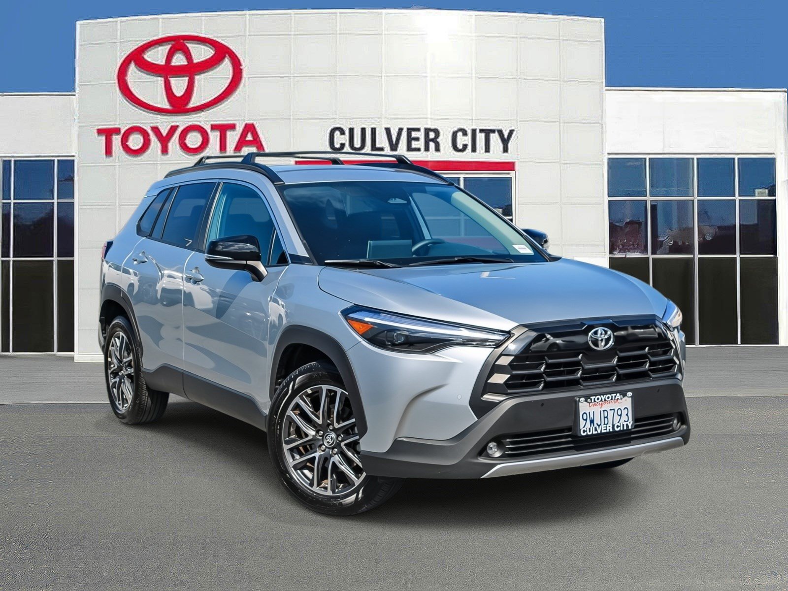 Certified 2026 Toyota Corolla Cross XLE FWD image 1