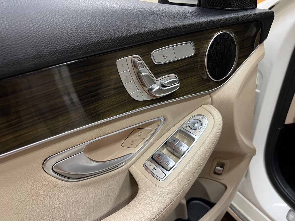 Used 2019 Mercedes-Benz C 300 Sedan image 24