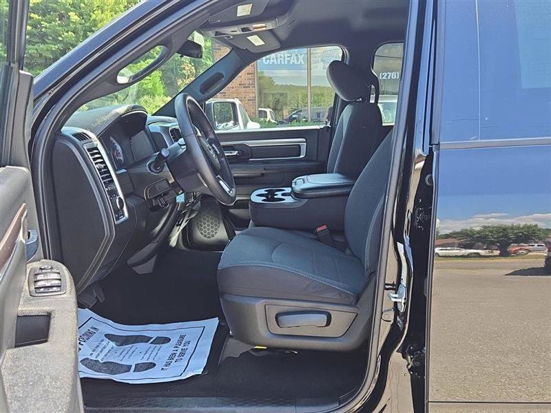 Used 2024 RAM 1500 Warlock AWD/4WD image 11