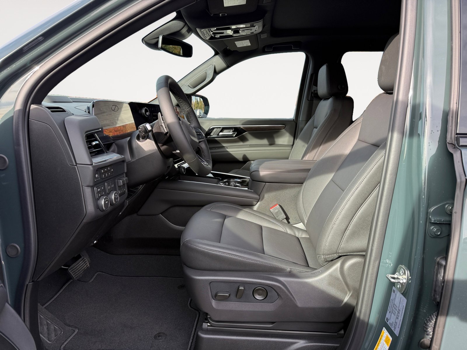 New 2026 Chevrolet Suburban Z71 image 10