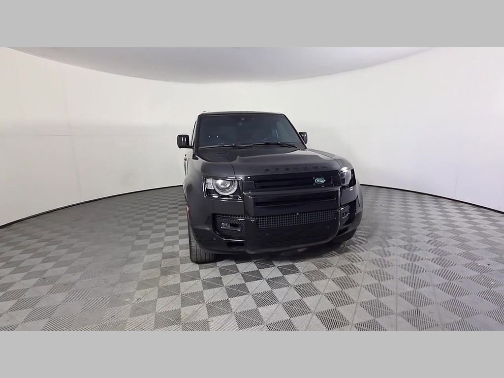 Used 2025 Land Rover Defender 130 X-Dynamic SE image 52