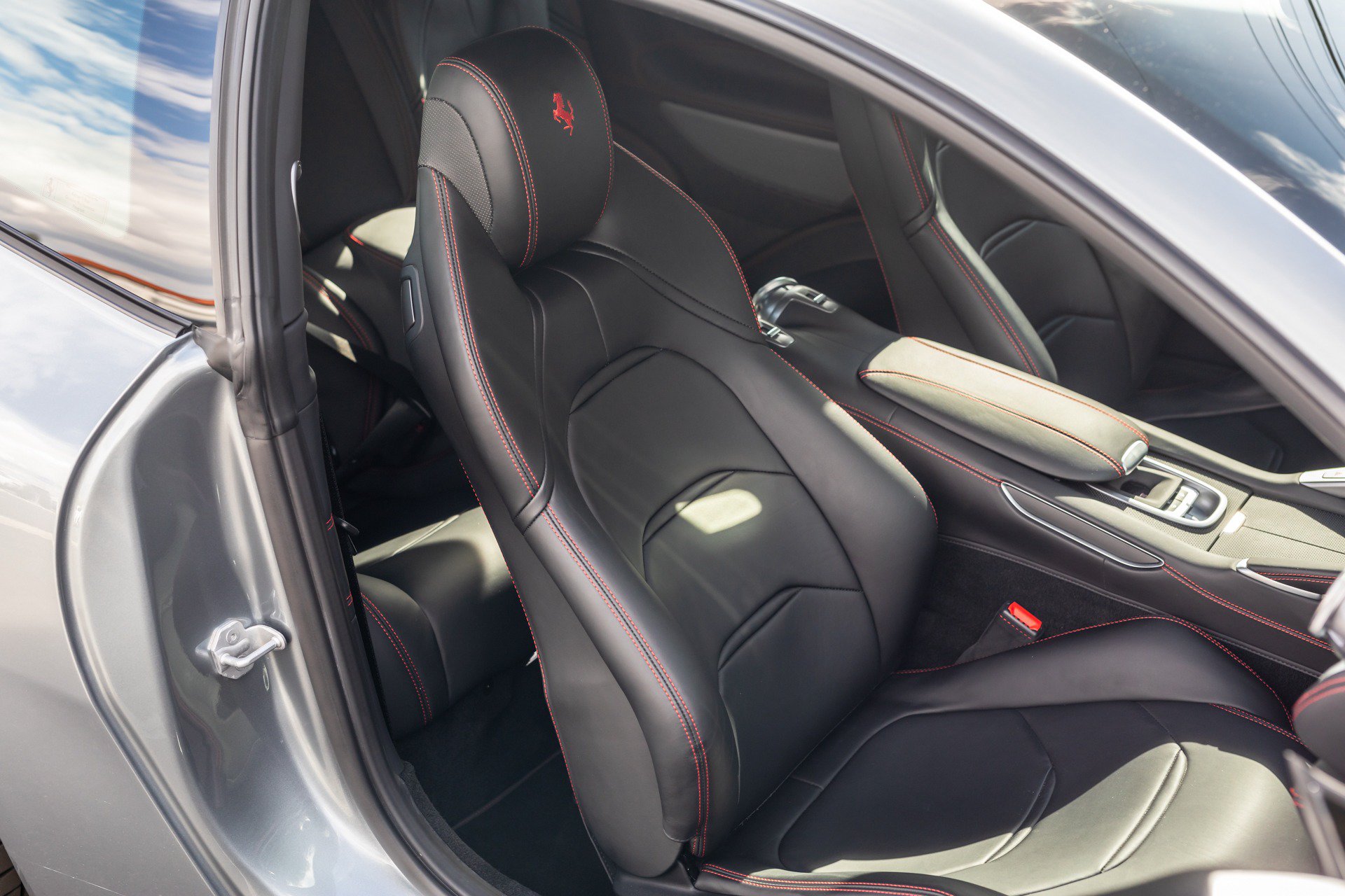 Used 2018 Ferrari GTC4Lusso T RWD image 37