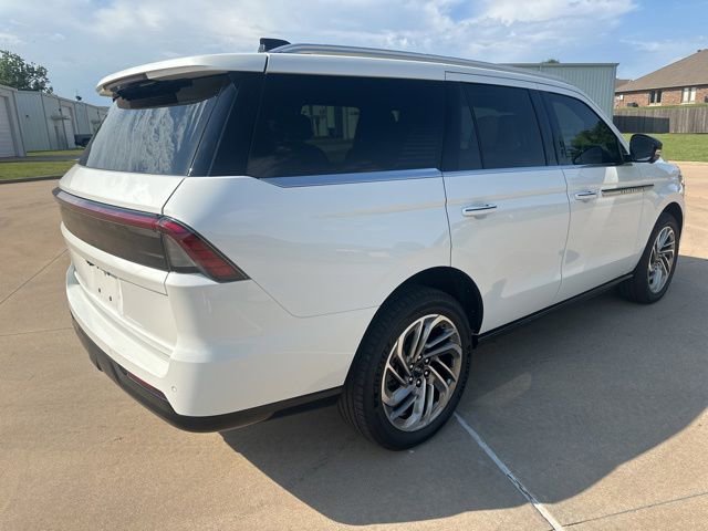 Used 2026 Lincoln Navigator Reserve AWD/4WD image 6