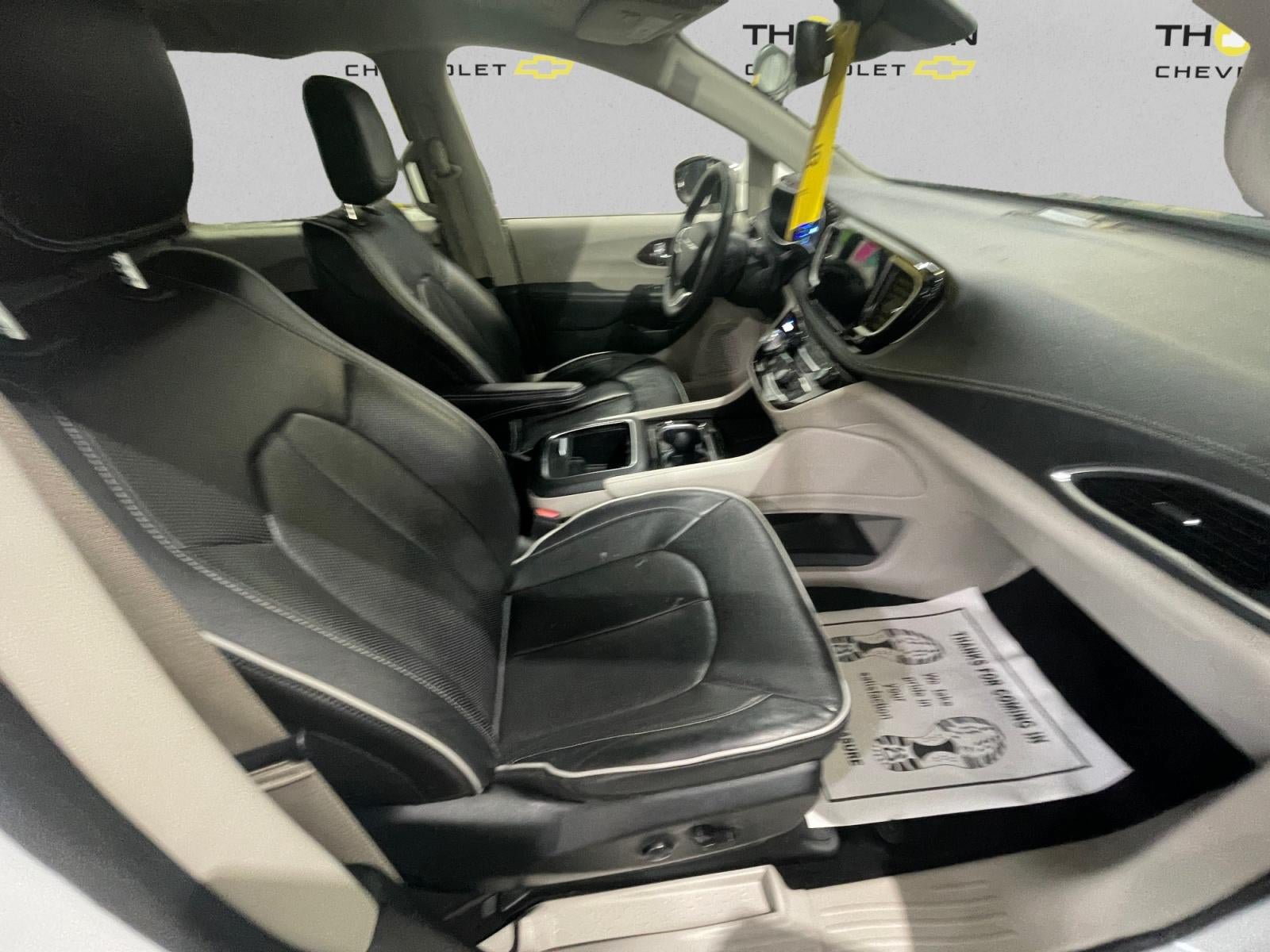 Used 2023 Chrysler Pacifica Limited FWD image 15