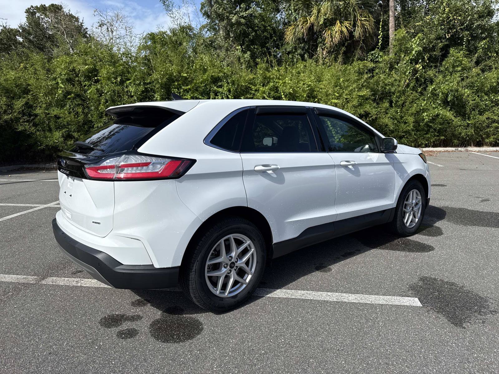 Used 2024 Ford Edge SEL AWD/4WD image 3