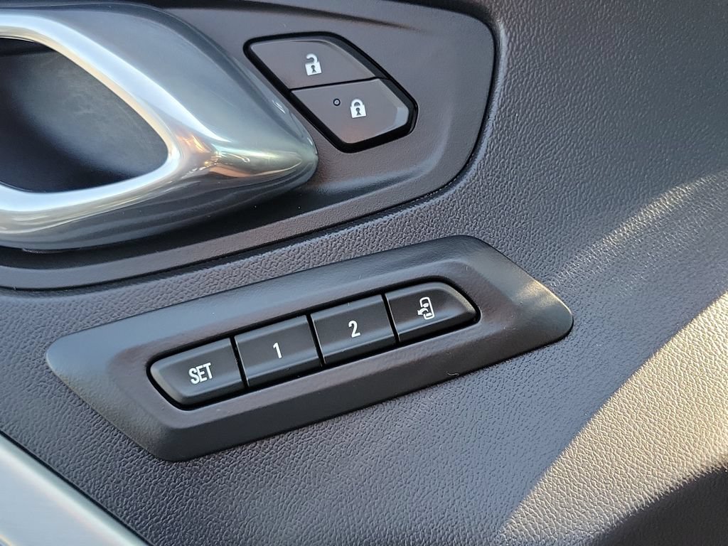 Used 2016 Chevrolet Camaro SS RWD image 16