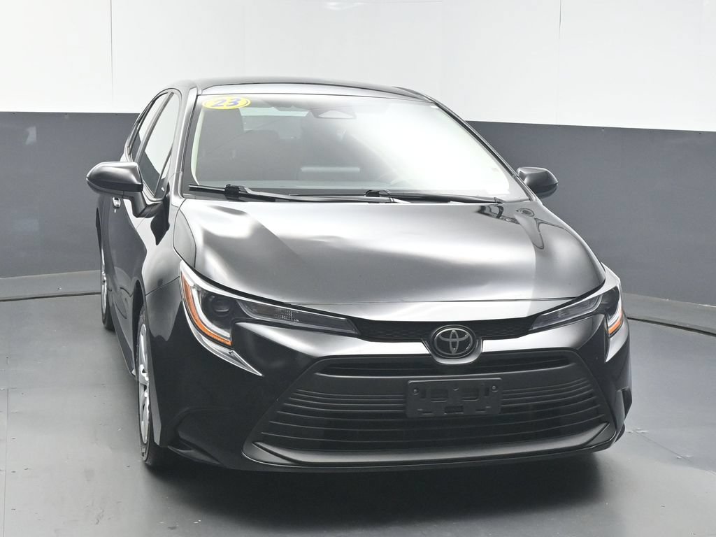 Used 2023 Toyota Corolla LE FWD image 3