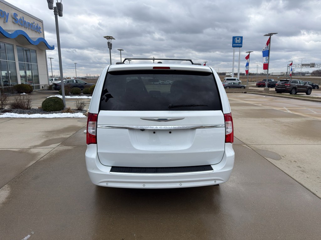 Used 2015 Chrysler Town & Country Touring-L w/ Driver Convenience Group FWD image 6